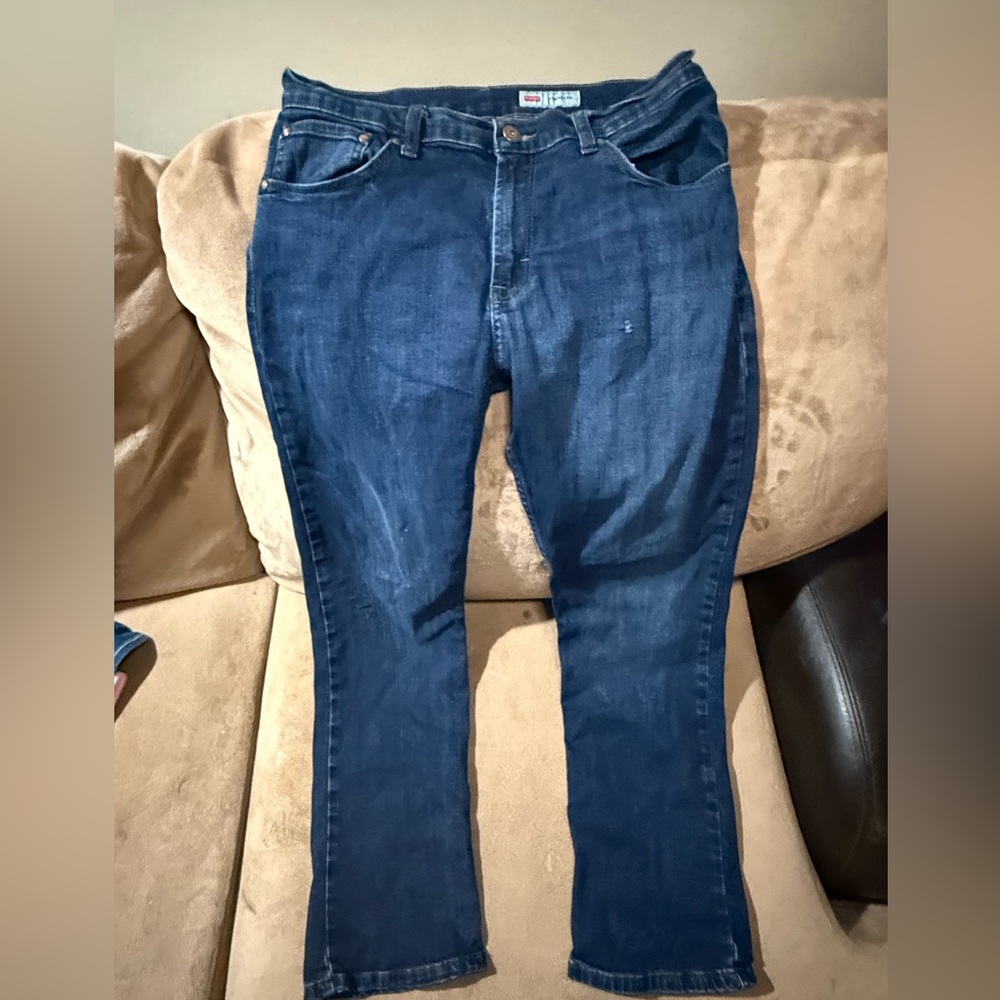 Wrangler Men’s 32/30 Light Blue Straight Fit Jeans with Dark Waistband